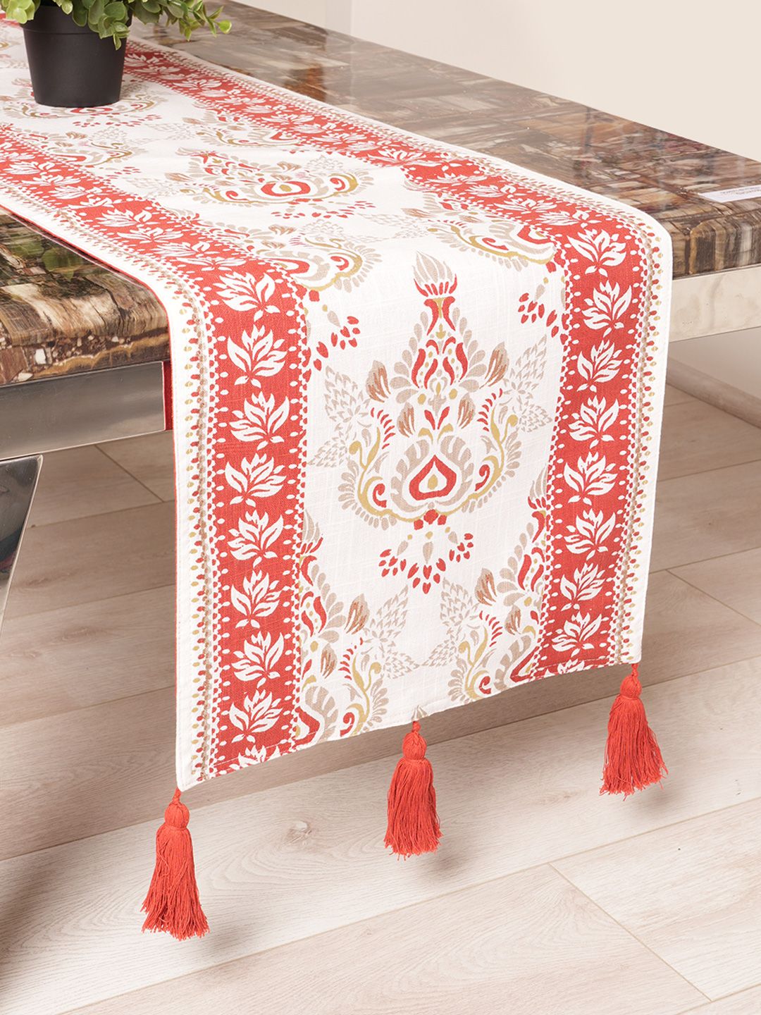 BLANC9 Red & White Printed Pure Cotton Table Runner