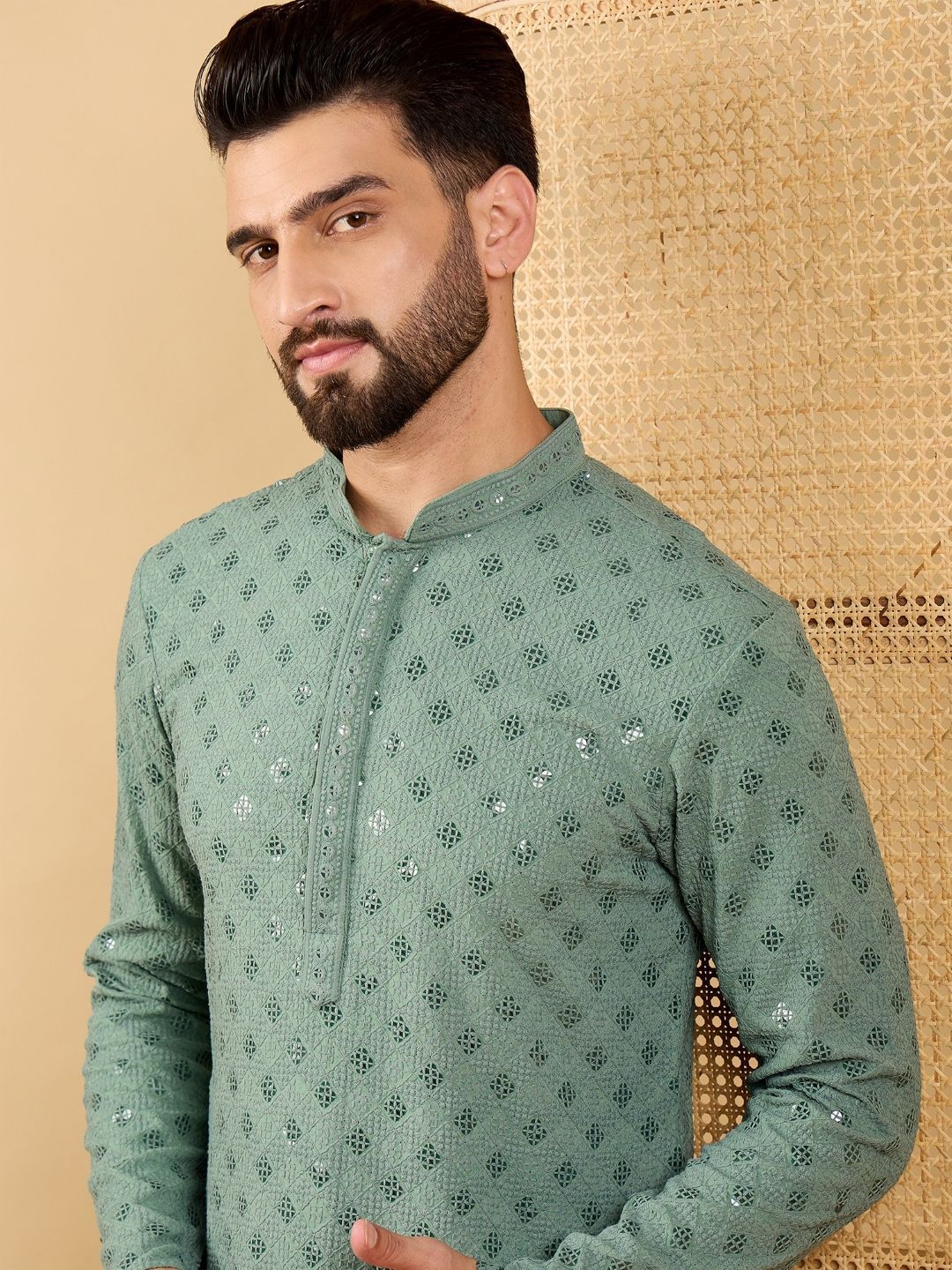 Ethnic Bay Men Embroidered Mandarin Collar Long Sleeves Chikankari Kurta