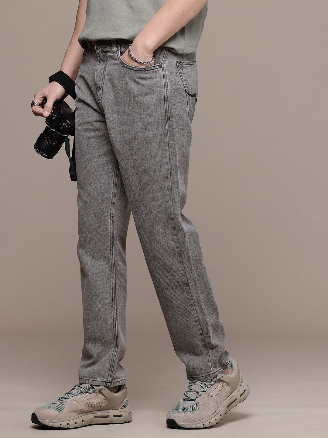 The Roadster Life Co. Men Relaxed Fit Light Fade Pure Cotton Jeans