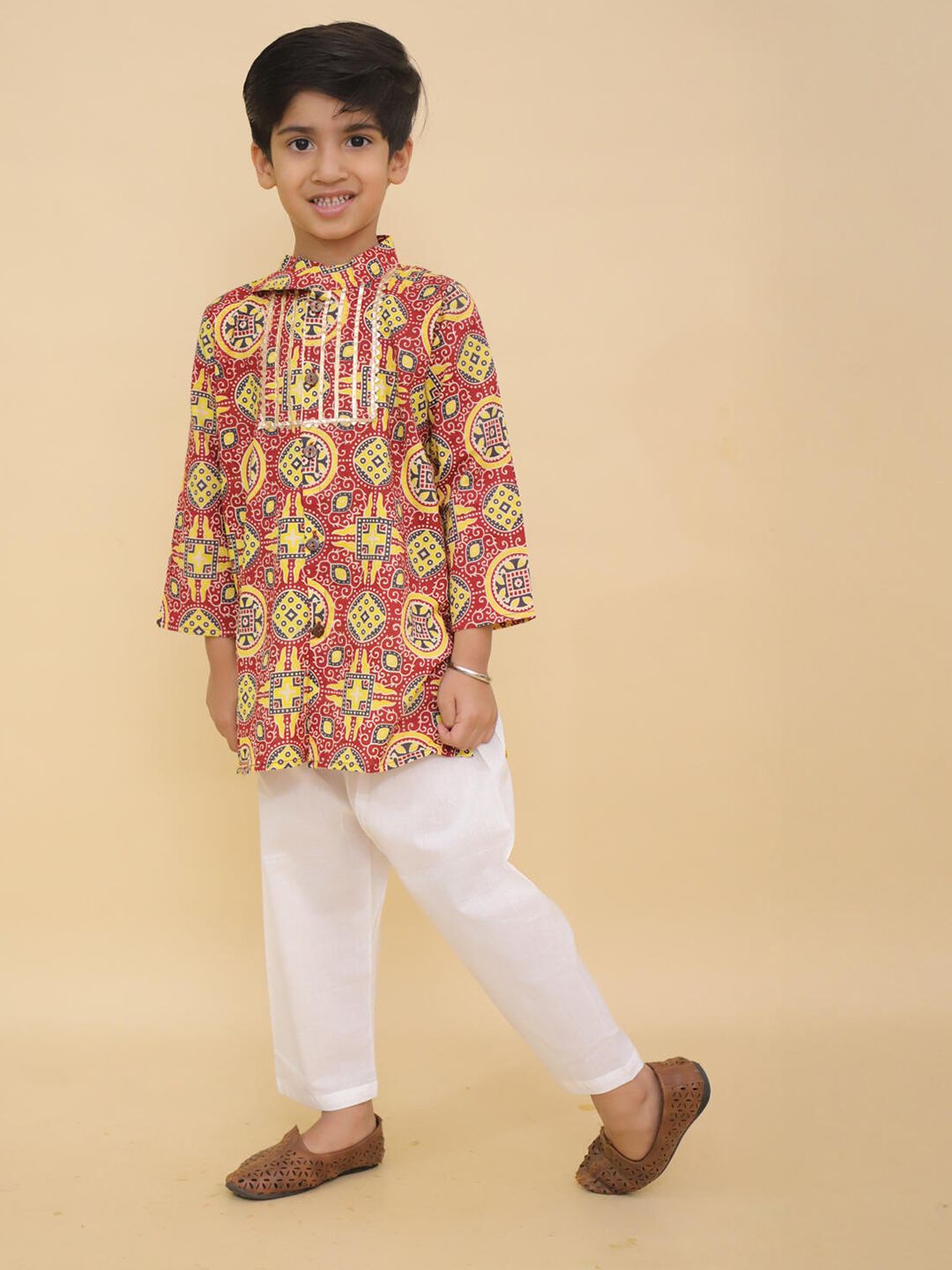 LITTLE GINNIE Boys Geometric Printed Mandarin Collar Straight Kurta With Pyjamas