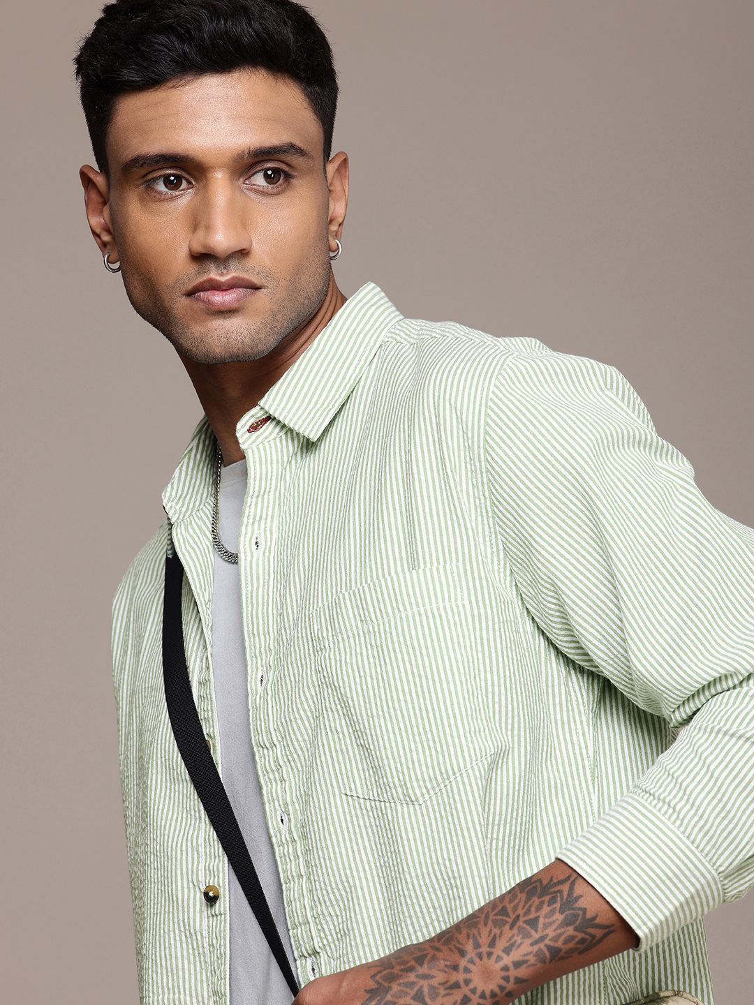 Roadster Men Striped Pure Cotton Casual Shirt