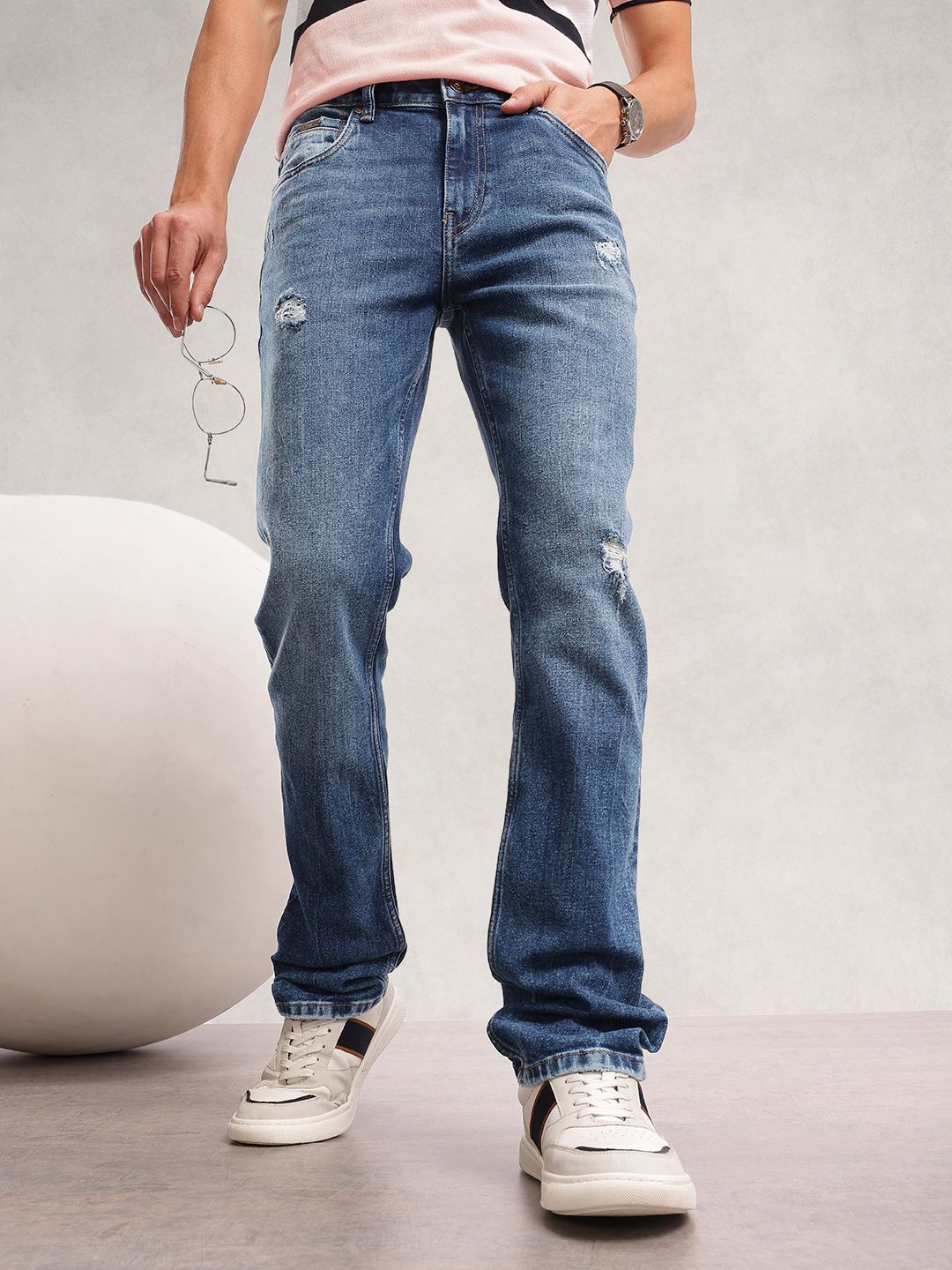 Nautica Men Straight Fit Mildly Distressed Light Fade Stretchable Jeans