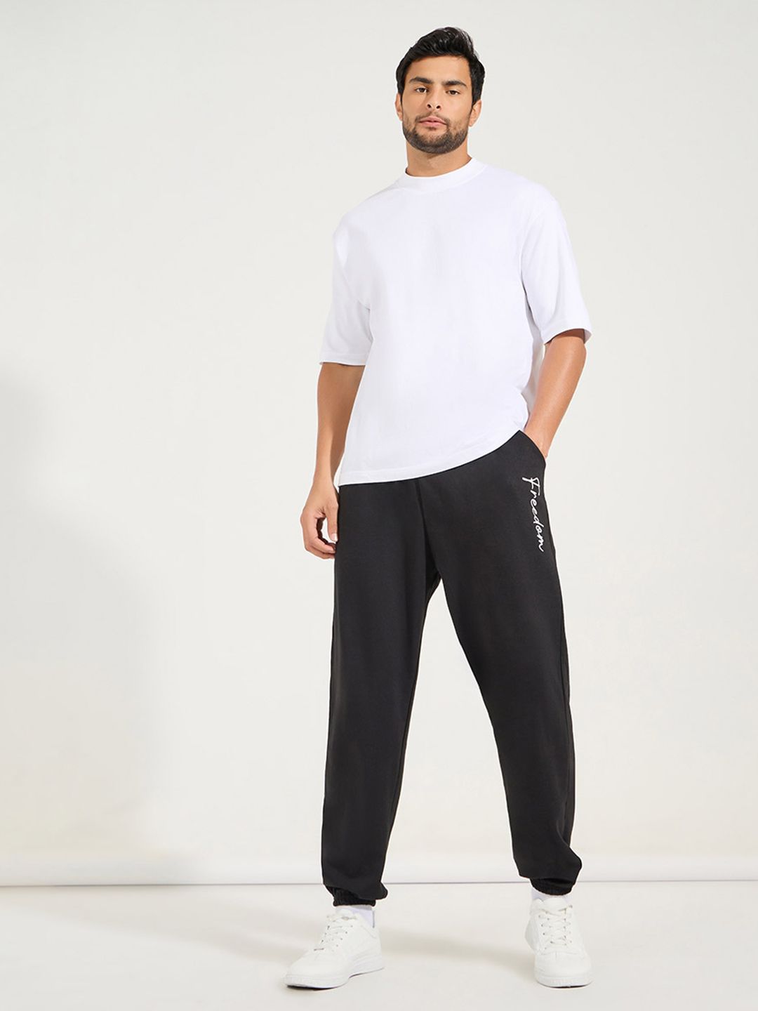 Styli Men Black Mid-Rise Oversized Fit Joggers