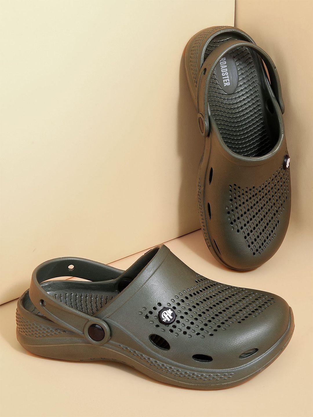 The Roadster Lifestyle Co Men Self Design Clogs
