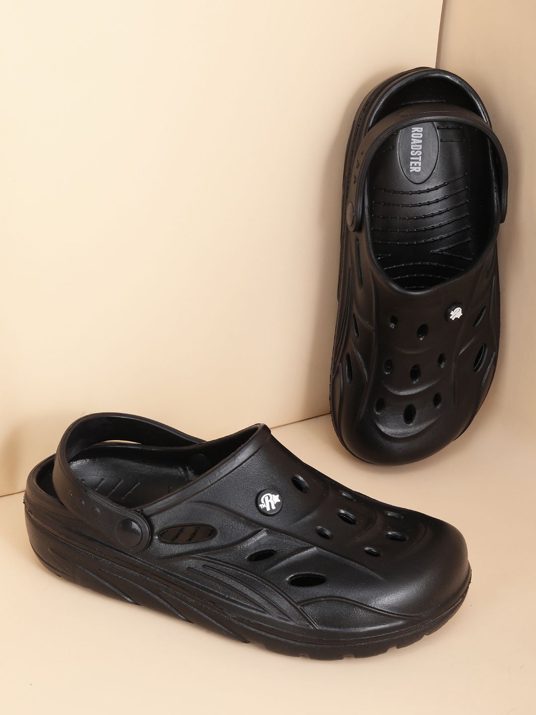 The Roadster Lifestyle Co Men Synthetic Slip on Clogs Flip Flops