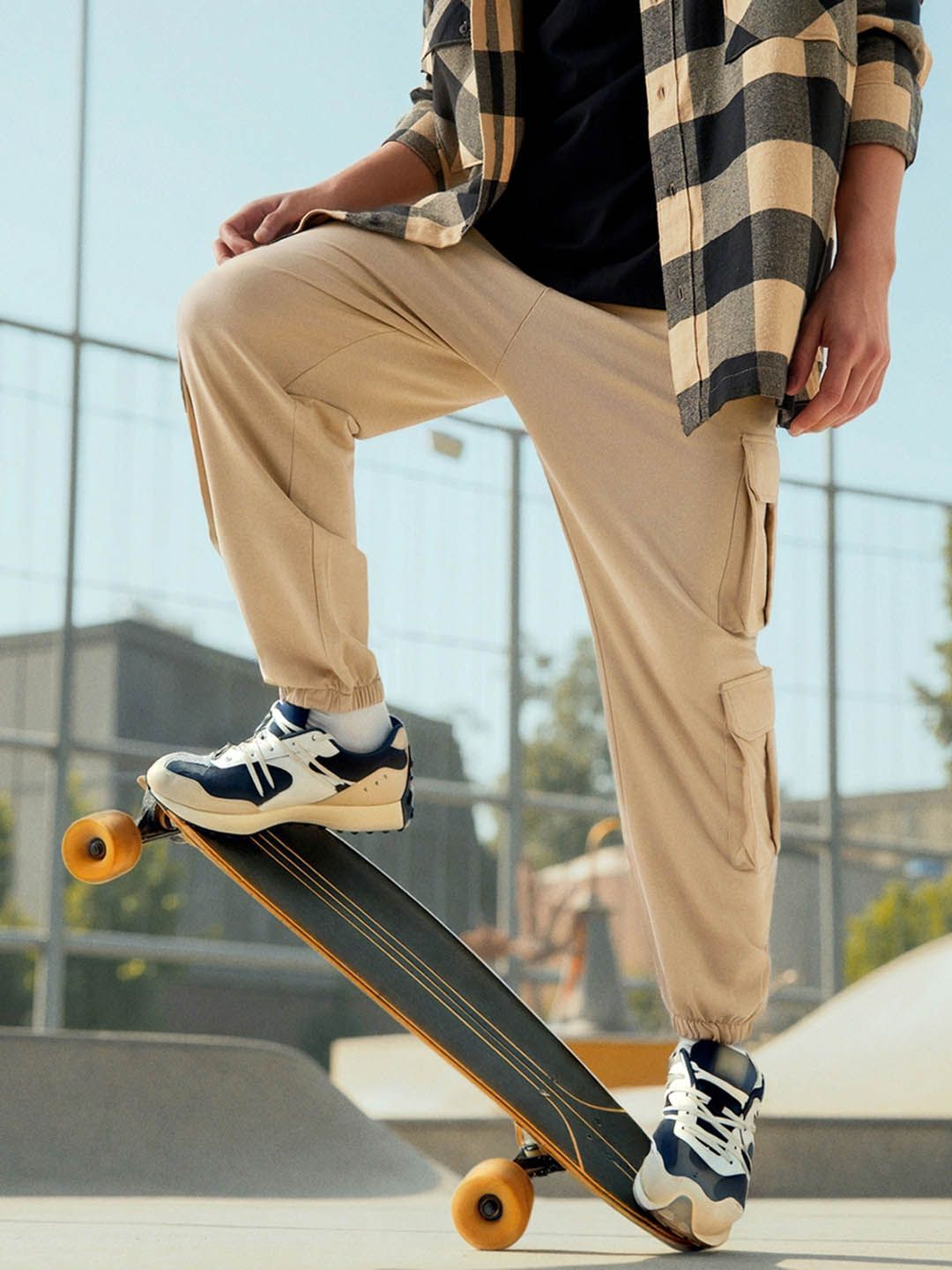 Bewakoof AIR Men Ginger Root Brown Super Loose Fit Cargo Joggers