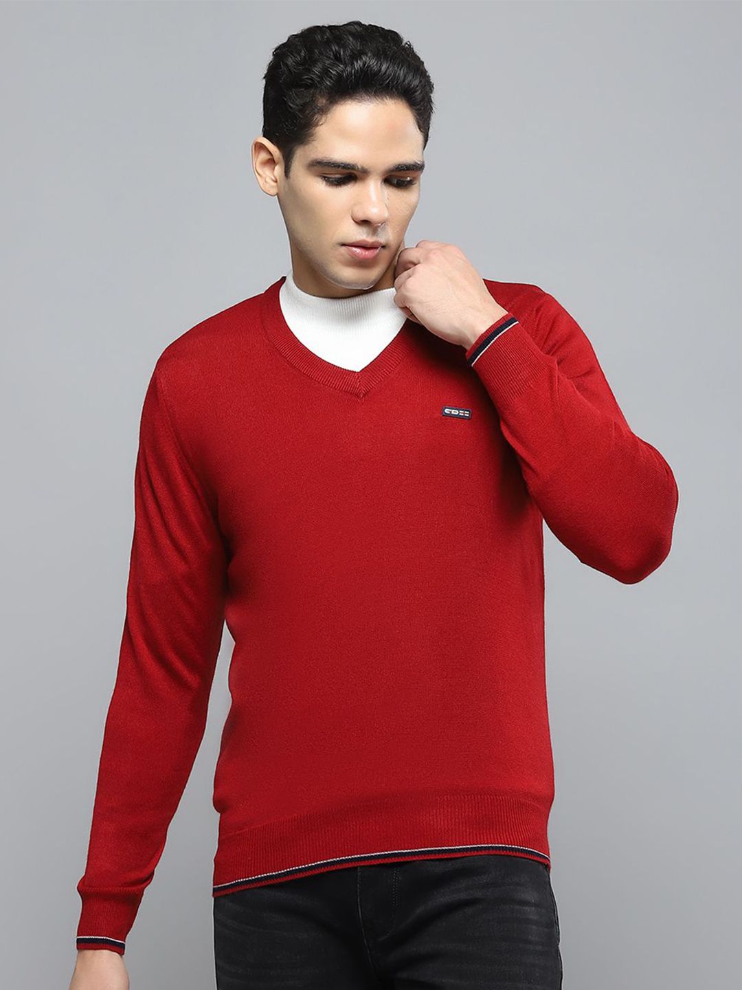 Cloak & Decker Men V-Neck Woollen Pullover Sweater