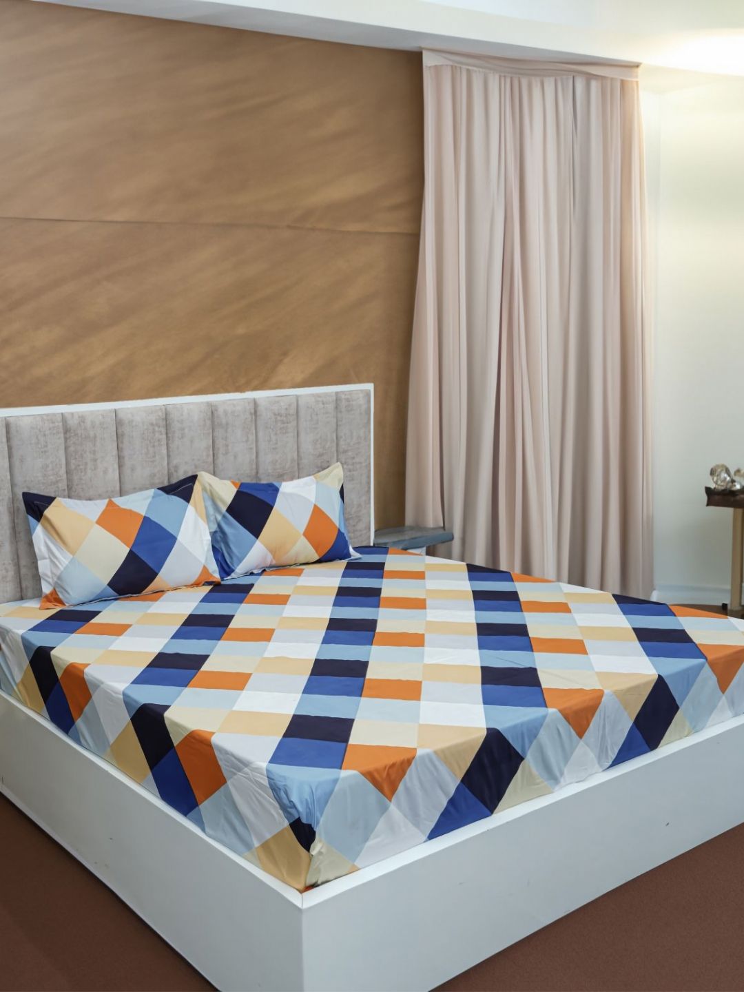 Aura White Geometric Microfiber 210 TC Queen Fine Bedsheet with 2 Pillow Covers-228 x 254 cm