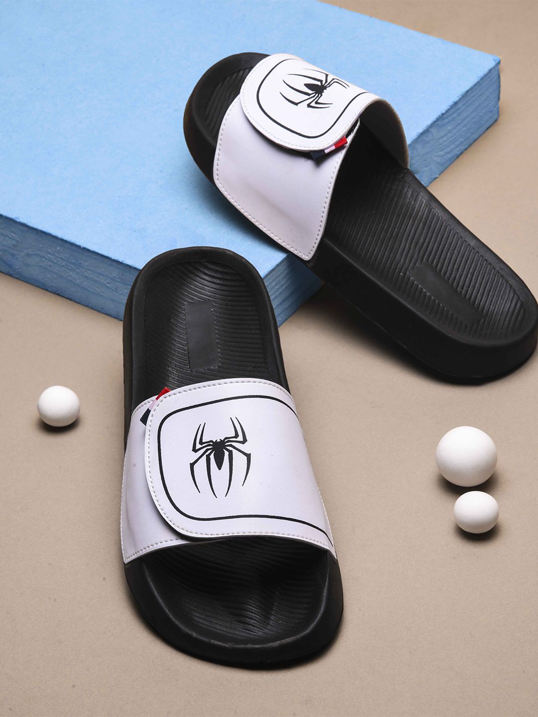 PERY PAO Men Printed Sliders