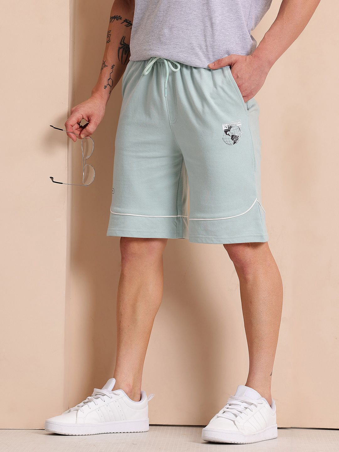 Mast & Harbour Men Mid-Rise Contrast Piping Shorts
