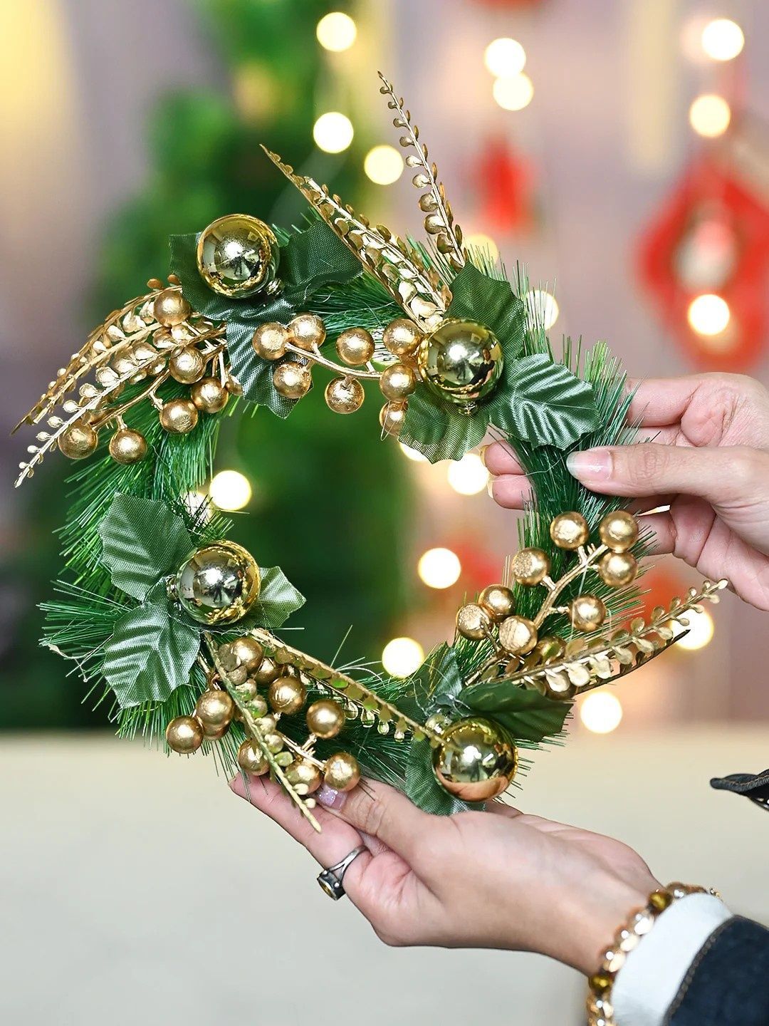 MARKET99 Green & Gold-Toned Christmas Festive Decor