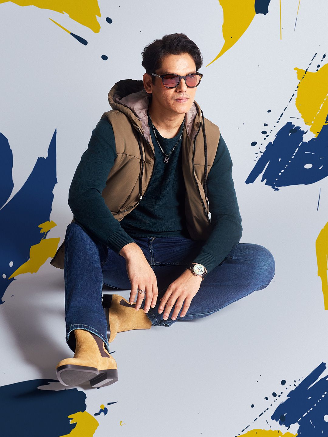 Crimsoune Club Men Hooded Solid Casual Gilet Lightweight Jacket