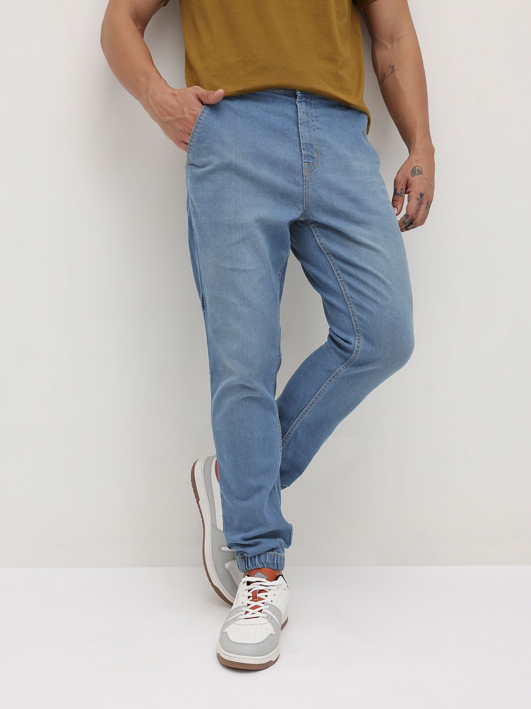 The Roadster Life Co. Men Relaxed Fit Mid-Rise Stretchable Jeans