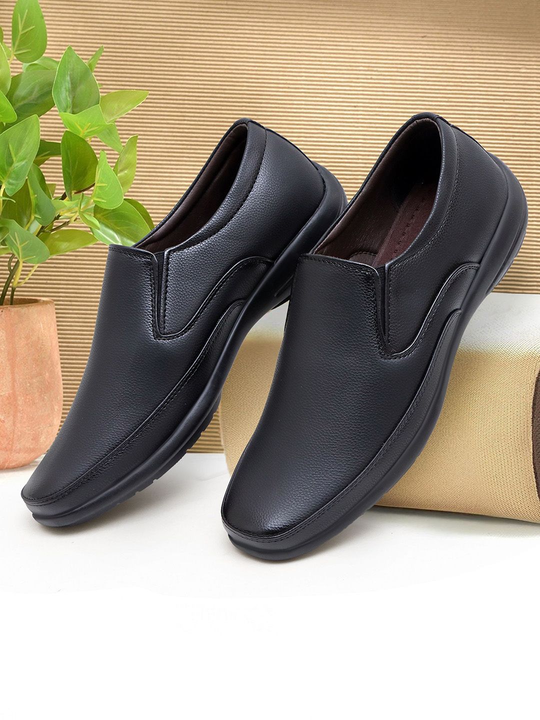 SHUAN Men Textured Formal Slip On Shoes