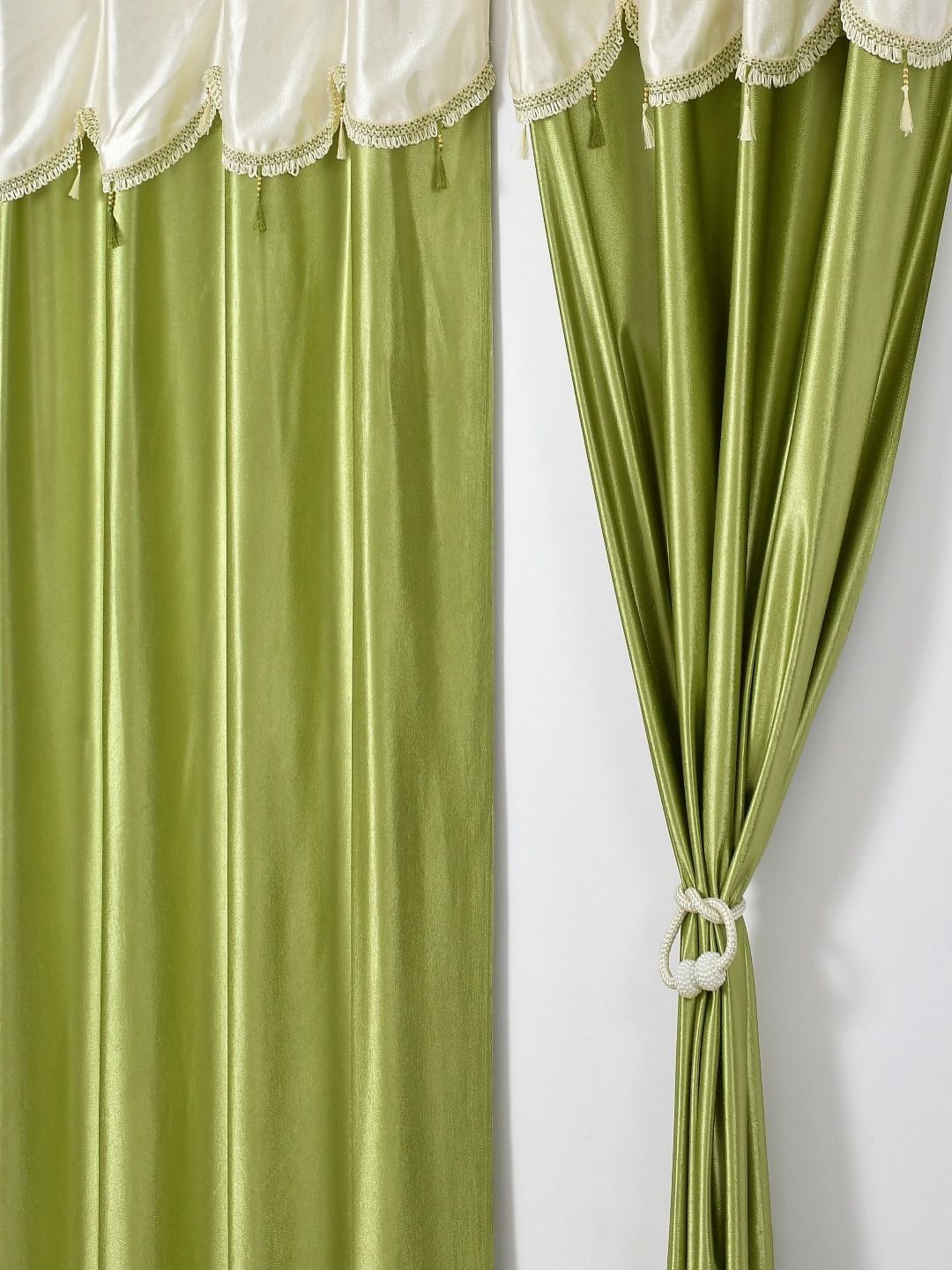 Aura Green & Cream-Coloured 2 Pieces Tasselled Long Door Curtains