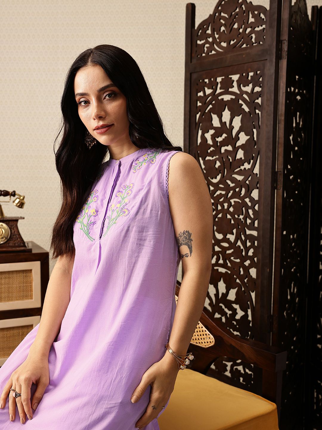 House of Pataudi Floral Embroidered Pure Cotton Rozana Kurta