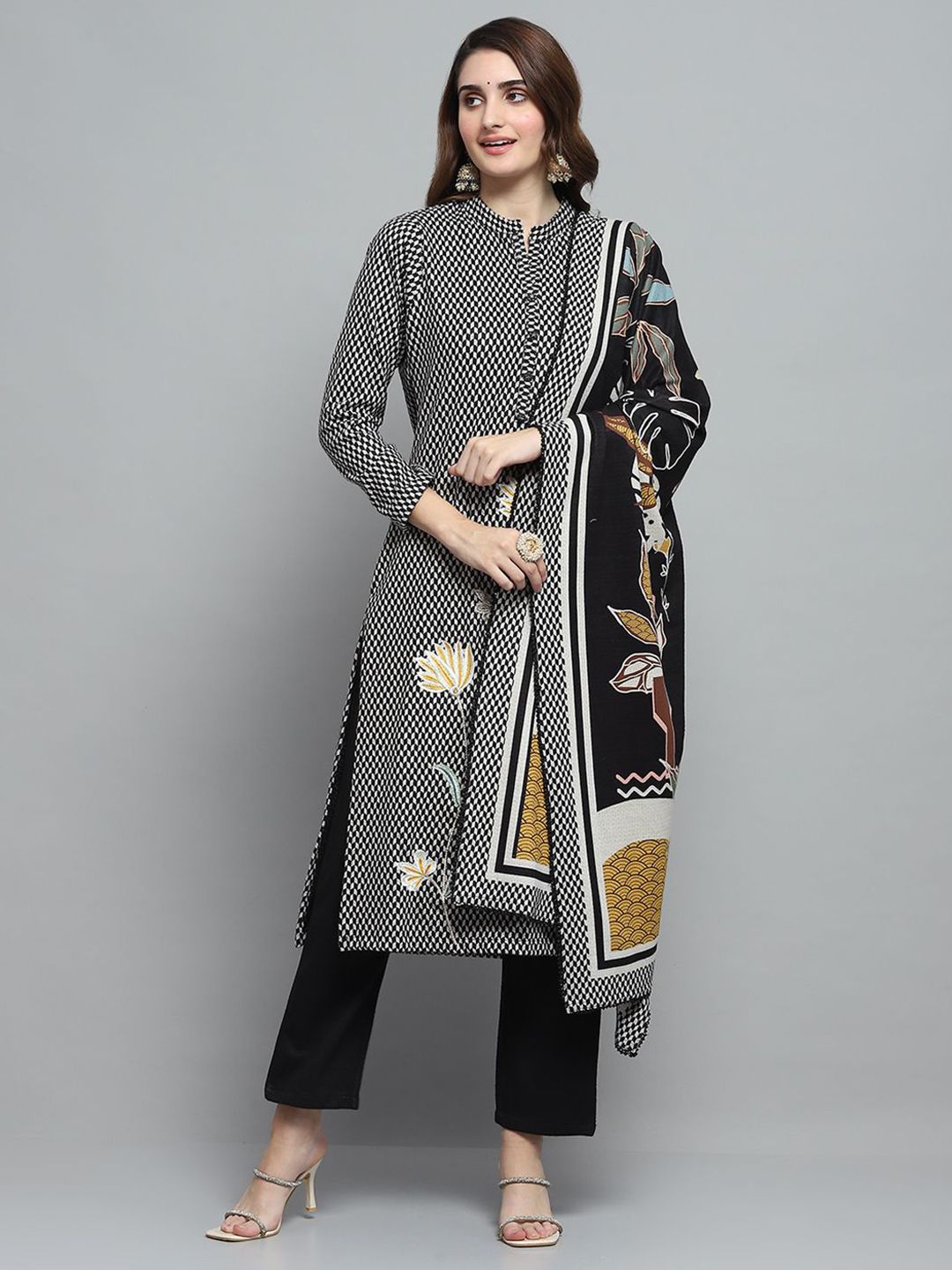 Monte Carlo Geometric Printed Mandarin Collar Straight Kurta With Trousers And Dupatta