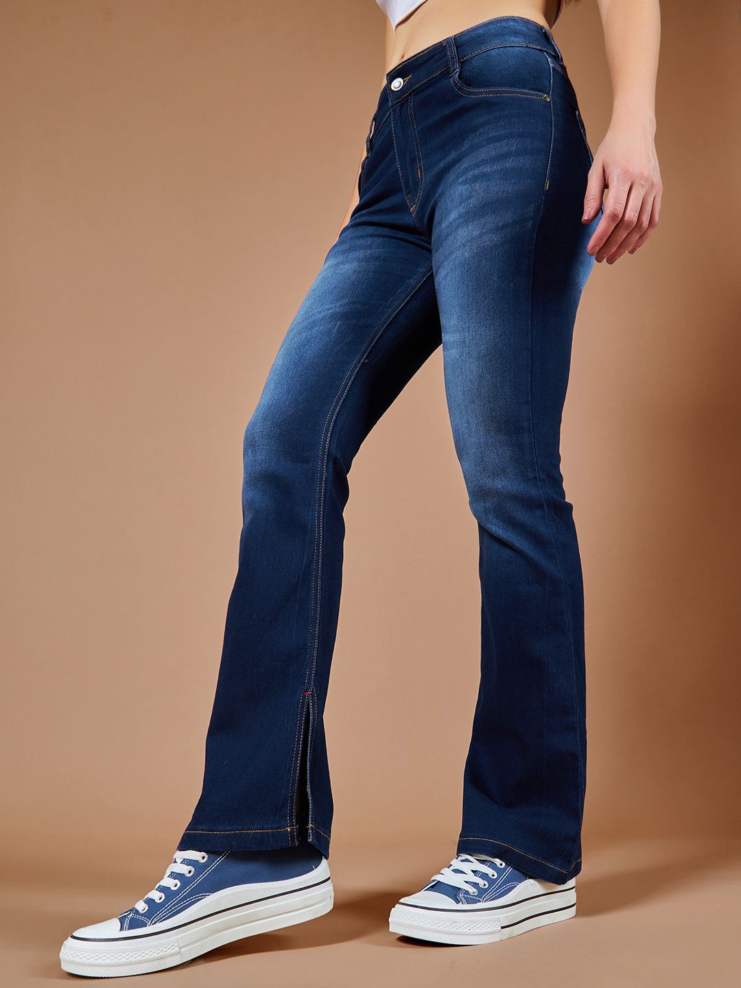 DOLCE CRUDO Women Bootcut Light Fade Mid-Rise Stretchable Jeans