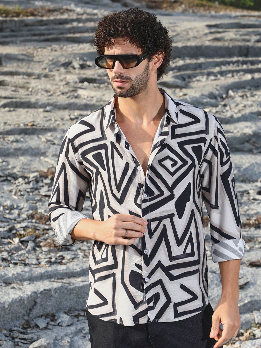 CAHOOT Men Comfort Fit Spread Collar Abstract Printed Casual Shirt