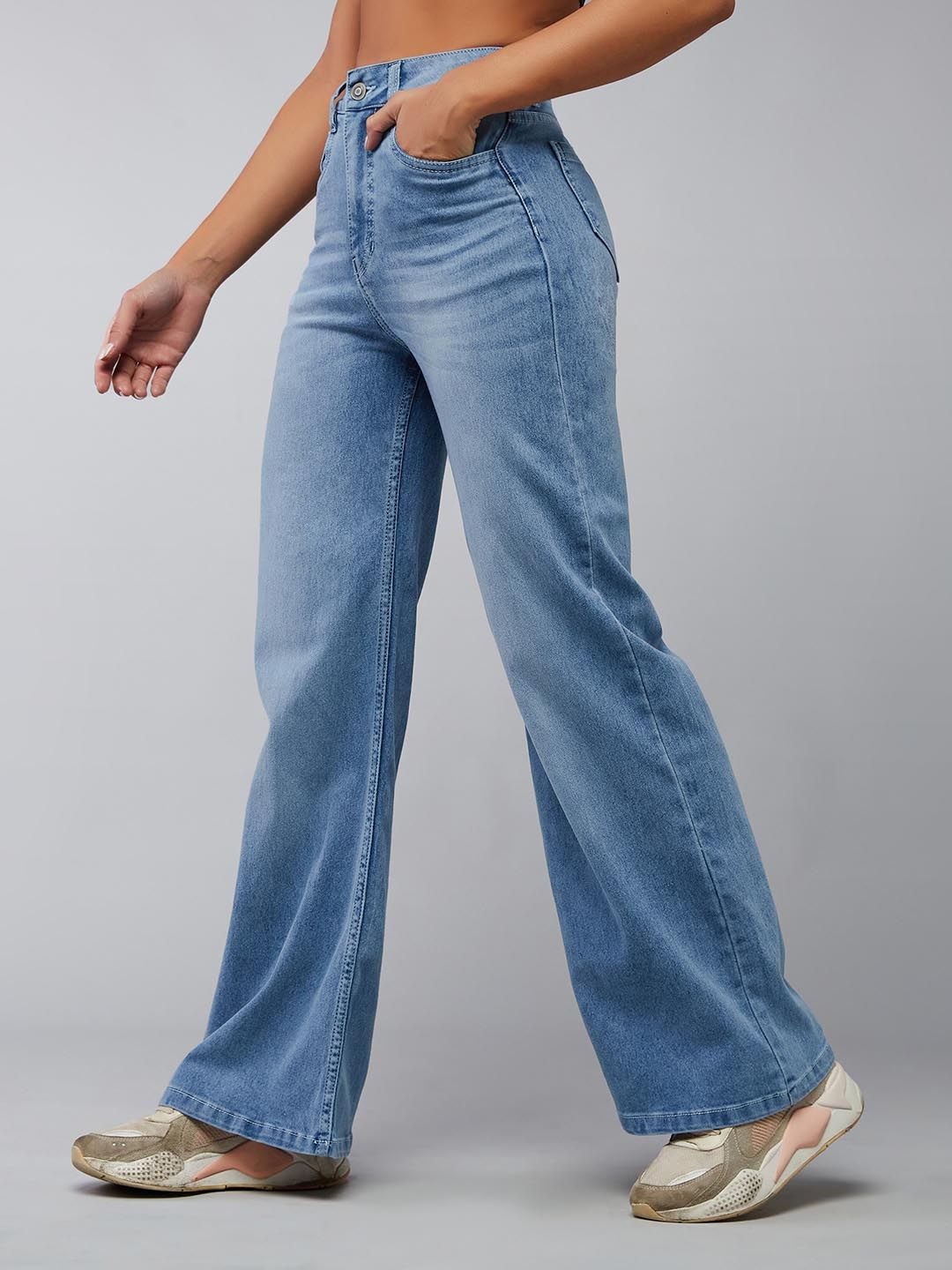 DOLCE CRUDO Women Wide Leg High-Rise Light Fade Stretchable Jeans