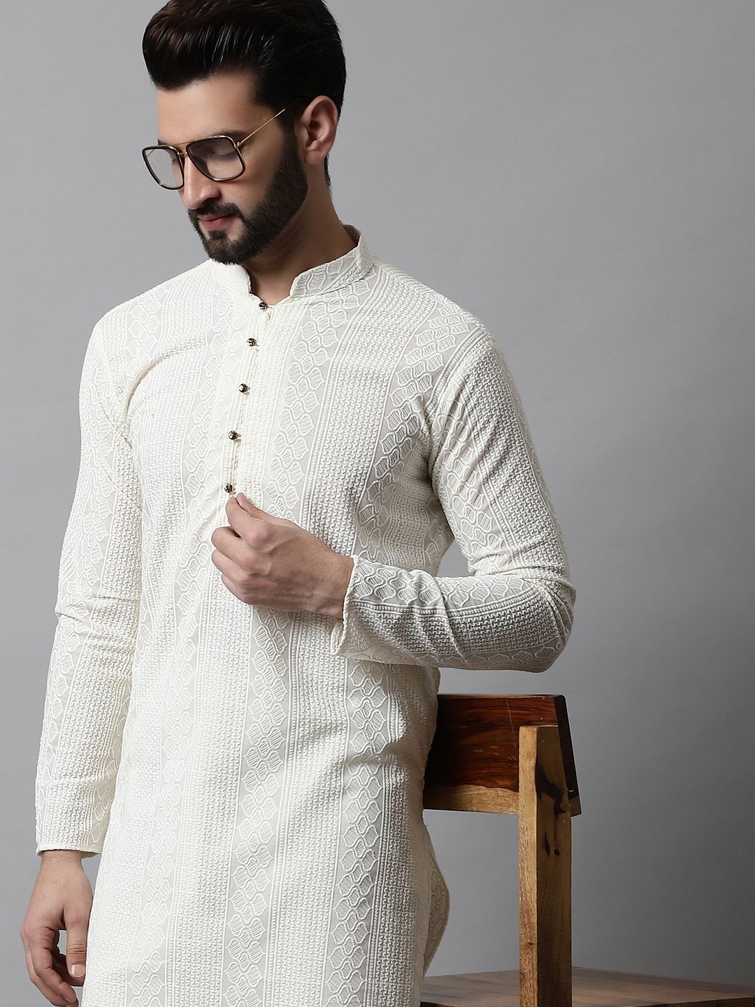 Jompers Jompers Men Floral Embroidered Regular Chikankari Pure Cotton Kurta with Pyjamas