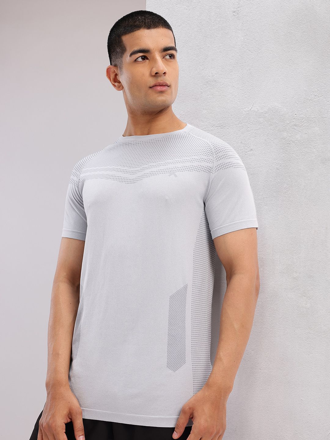 HRX By Hrithik Roshan Geometric Printed Raglan Sleeves Seamless Rapid-Dry T-shirt