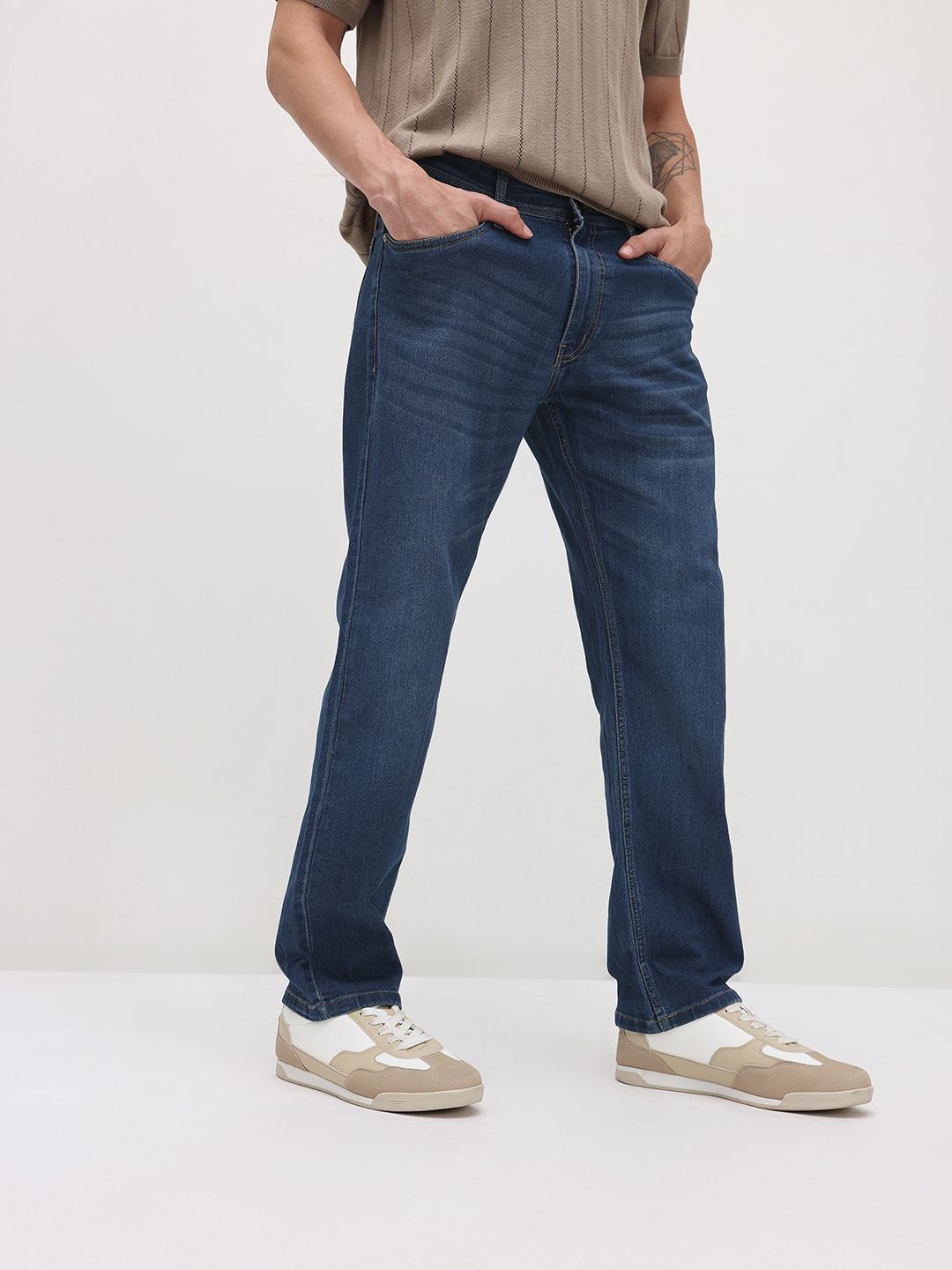 The Roadster Life Co. Men Relaxed Fit Mid-Rise Light Fade Stretchable Jeans