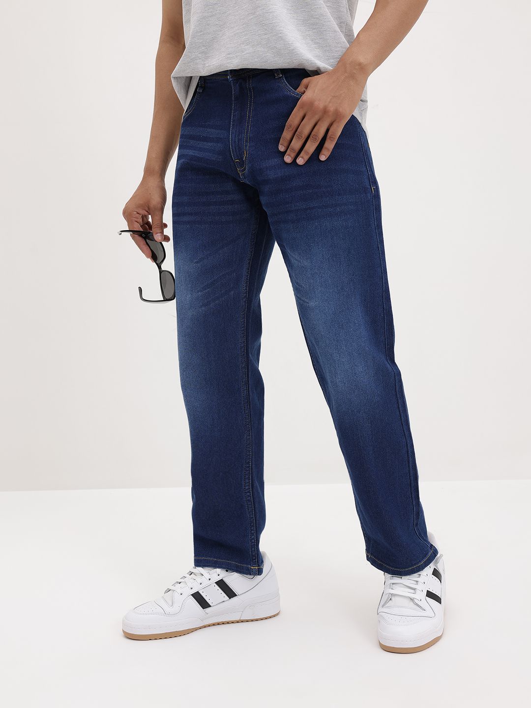 The Roadster Life Co. Men Relaxed Fit Mid-Rise Light Fade Stretchable Jeans