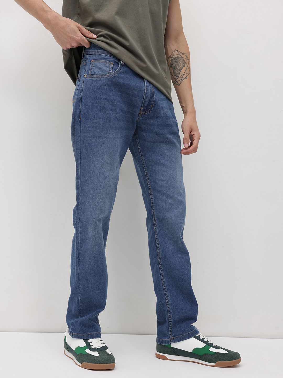 The Roadster Life Co. Men Regular Fit Mid-Rise Light Fade Stretchable Jeans