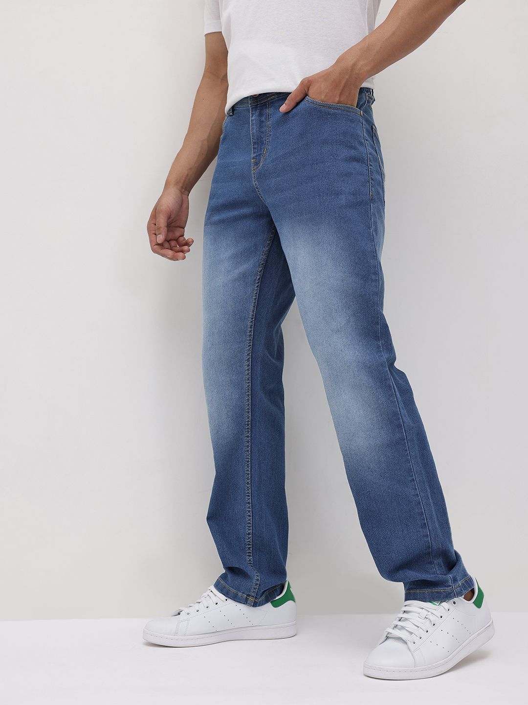 The Roadster Life Co. Men Slim Fit Mid-Rise Light Fade Jeans
