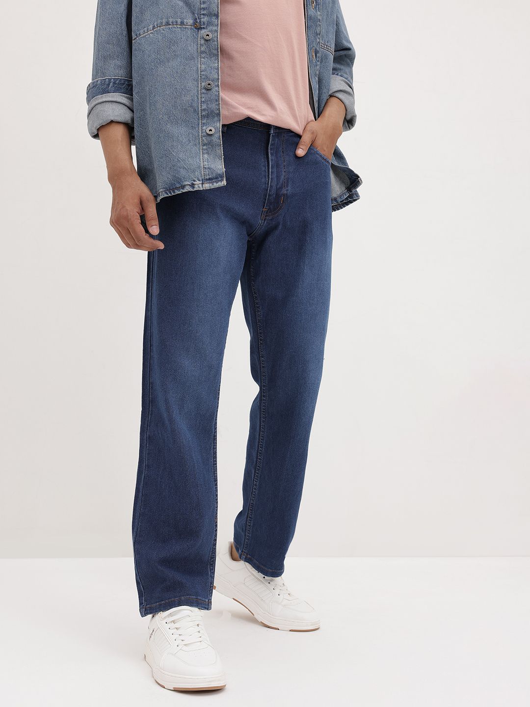 The Roadster Life Co. Men Relaxed Fit Mid-Rise Light Fade Stretchable Jeans
