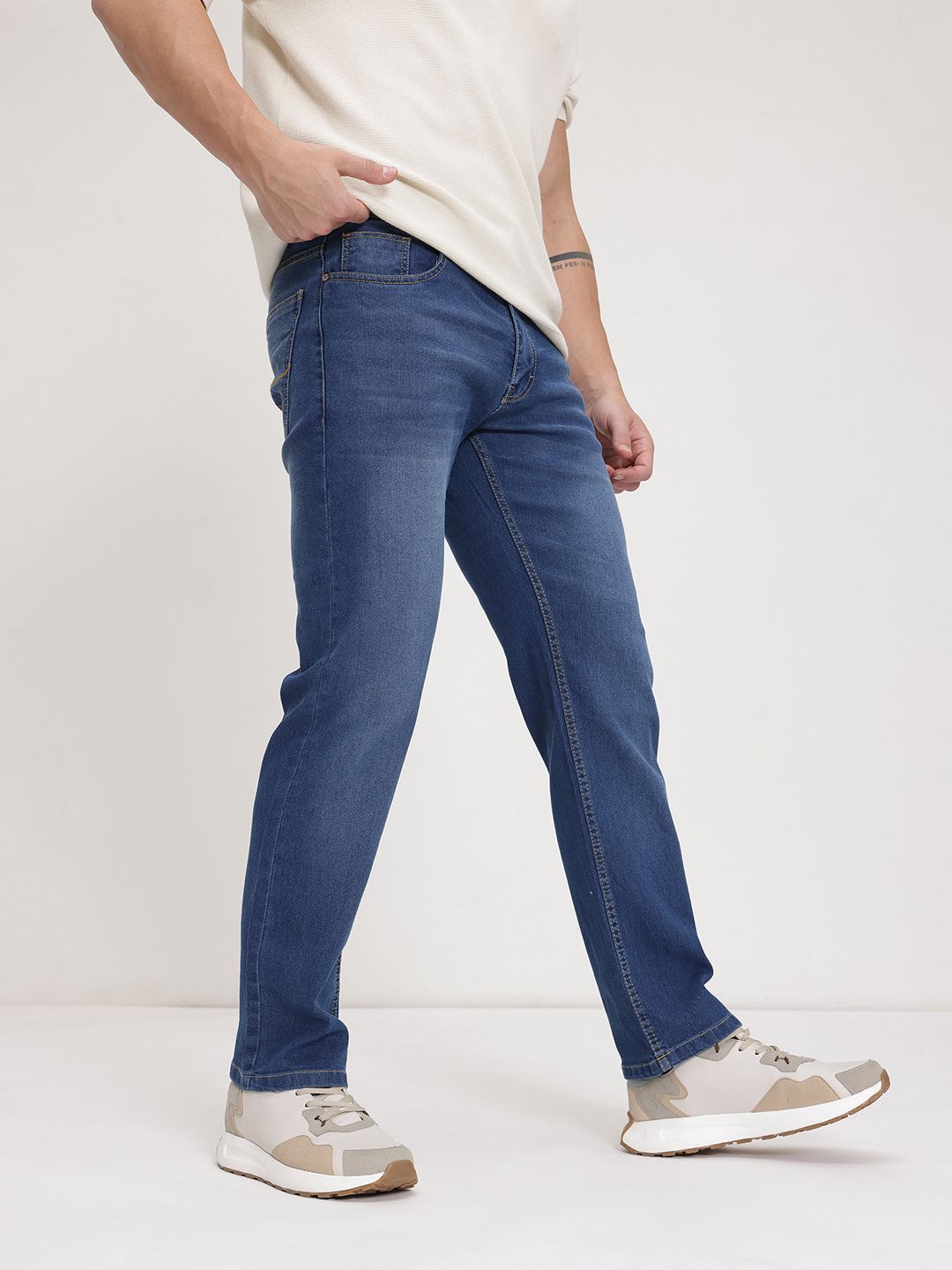 The Roadster Life Co. Men Regular Fit Mid-Rise Light Fade Stretchable Jeans