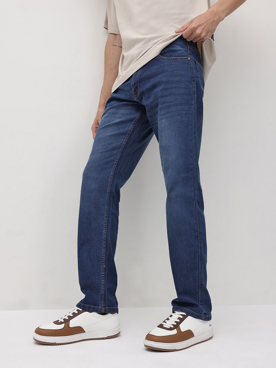The Roadster Life Co. Men Regular Fit Mid-Rise Light Fade Stretchable Jeans