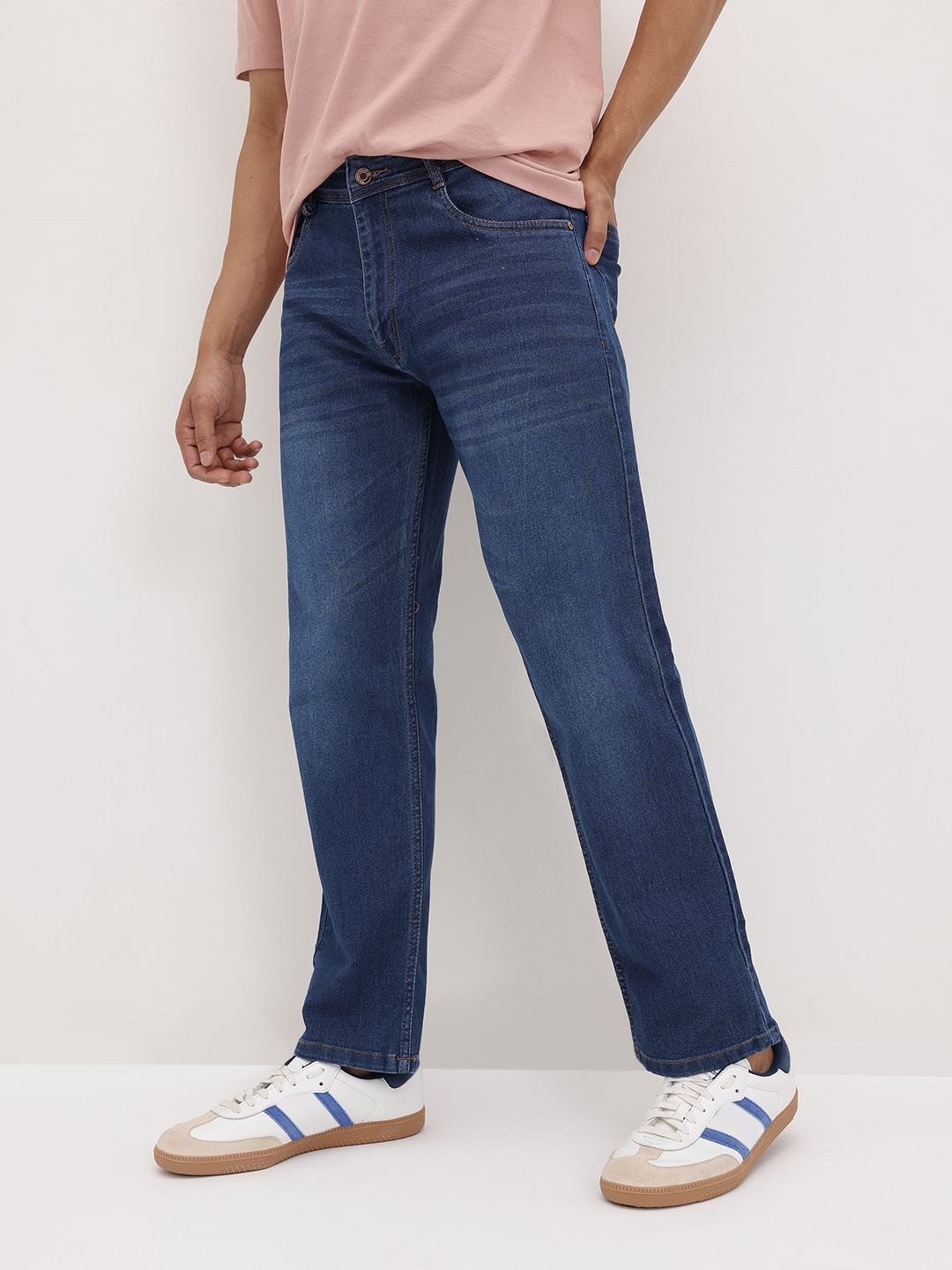 The Roadster Life Co. Men Relaxed Fit Mid-Rise Light Fade Stretchable Jeans