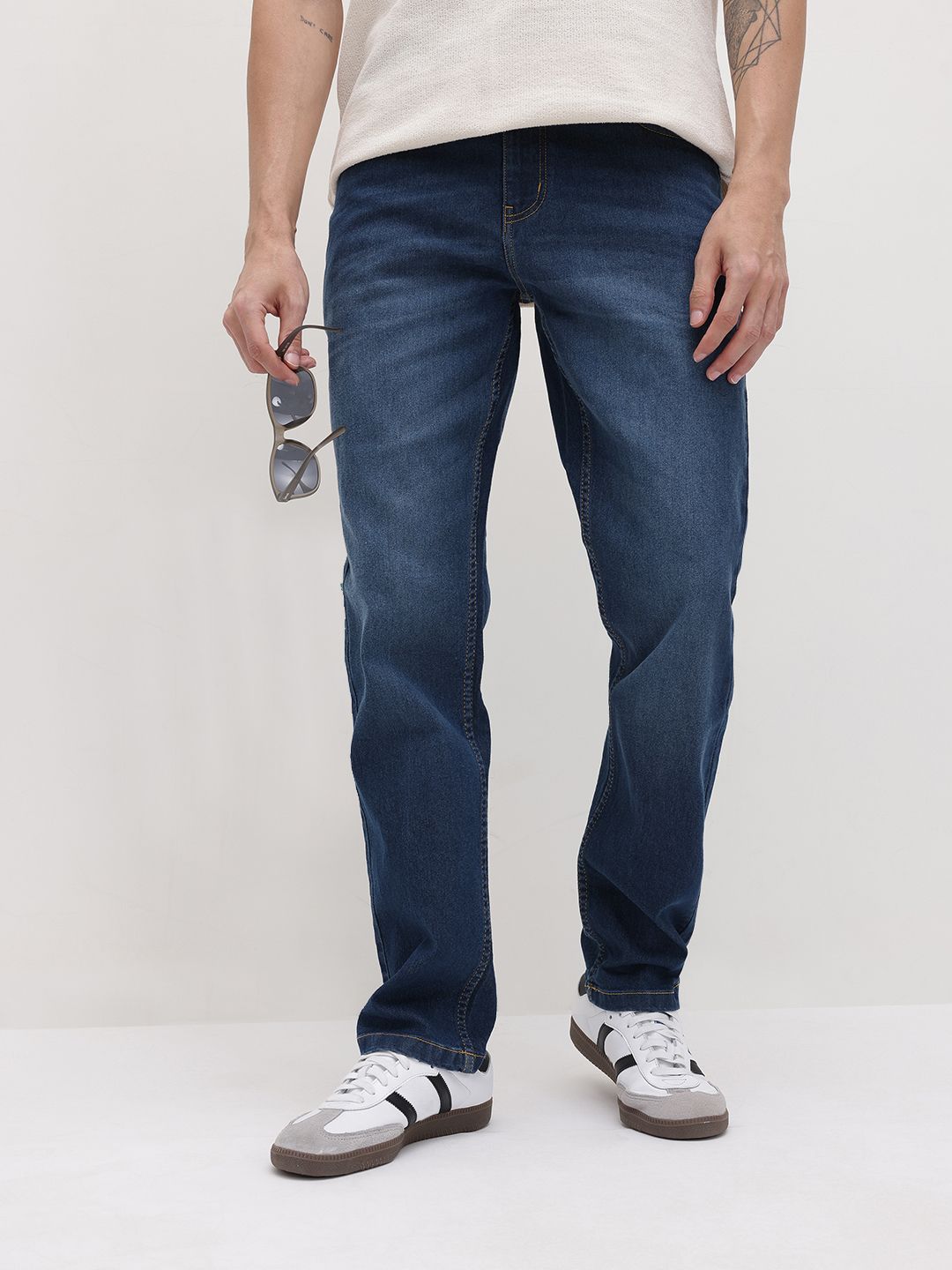 The Roadster Life Co. Men Slim Fit Mid-Rise Light Fade Stretchable Jeans