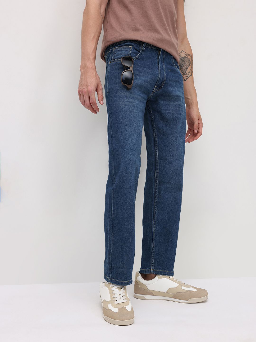The Roadster Life Co. Men Relaxed Fit Mid-Rise Light Fade Stretchable Jeans