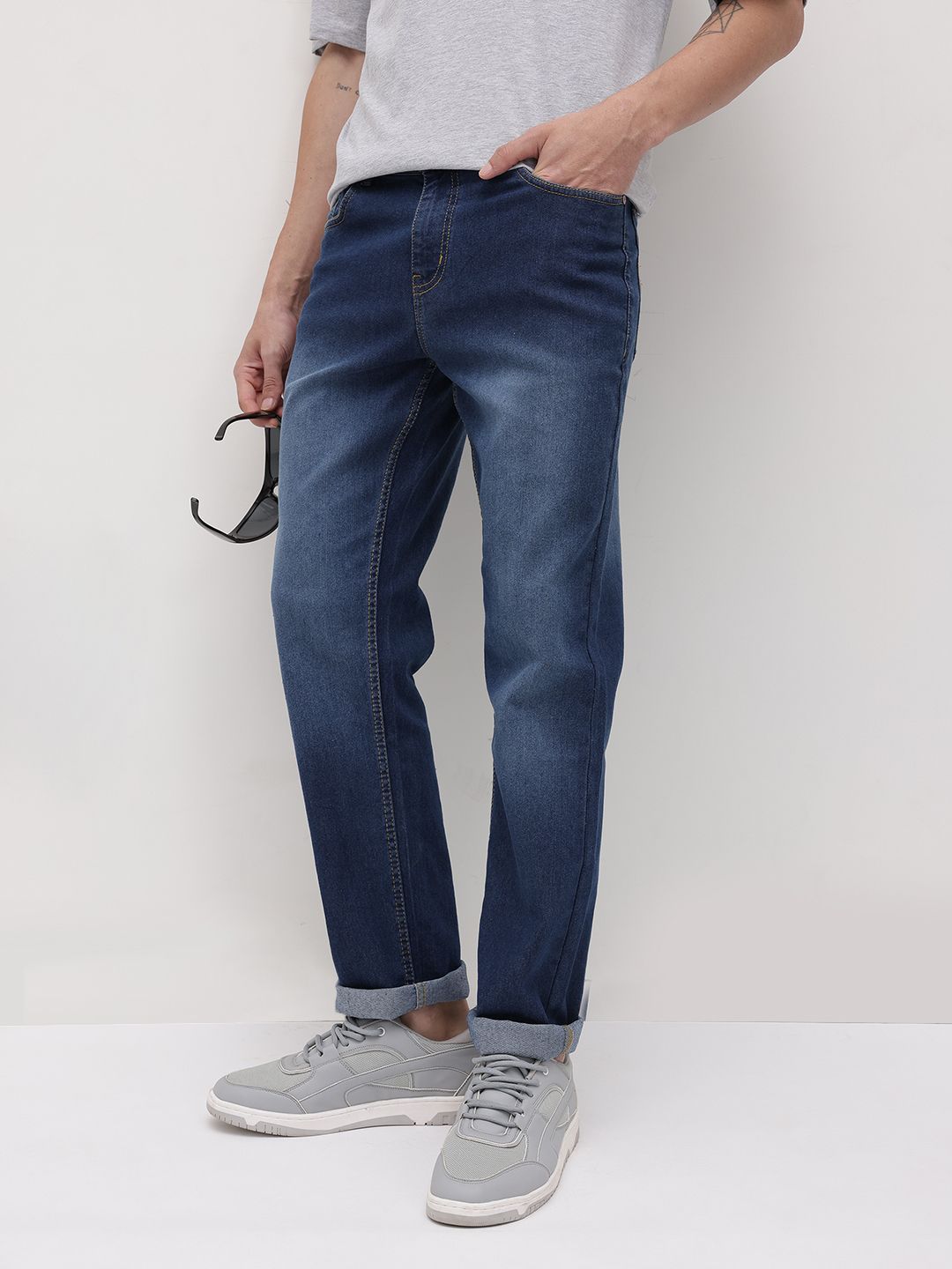 The Roadster Life Co. Men Slim Fit Mid-Rise Light Fade Stretchable Jeans