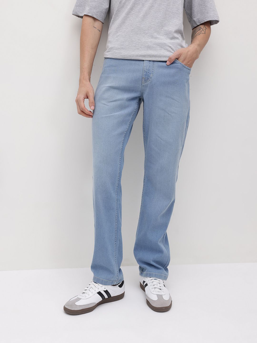 The Roadster Life Co. Men Slim Fit Mid-Rise Light Fade Stretchable Jeans