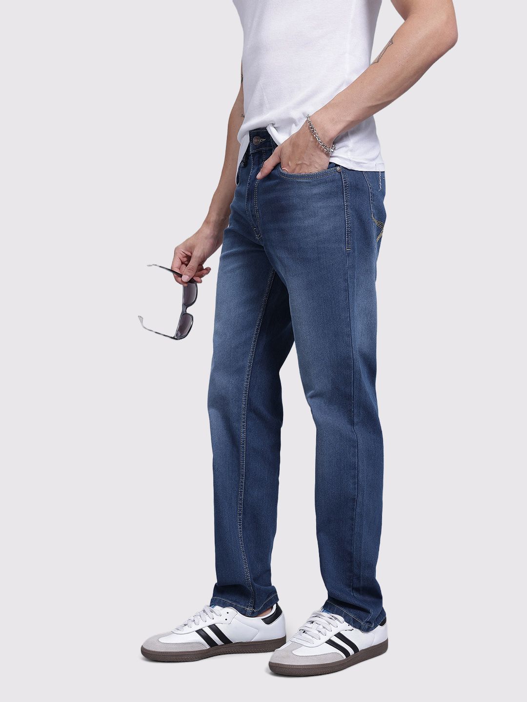 The Roadster Life Co. Men Regular Fit Mid-Rise Light Fade Stretchable Jeans