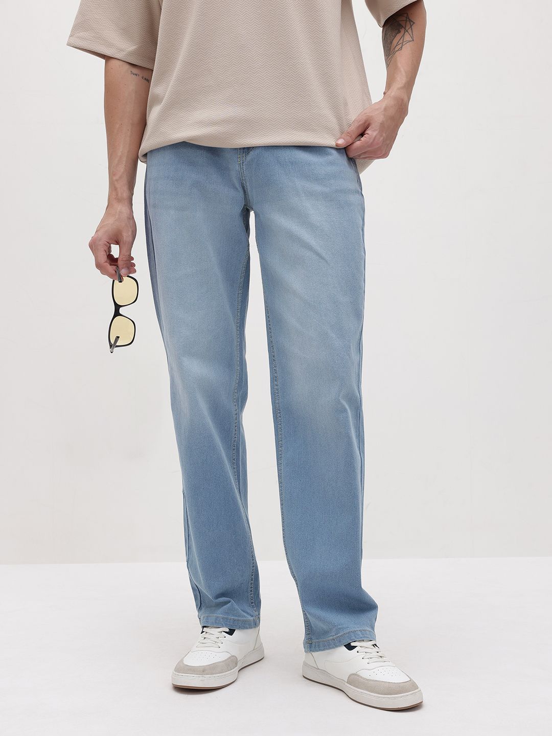 The Roadster Life Co. Men Mid-Rise Light Shade Light Fade Straight Fit Stretchable Jeans