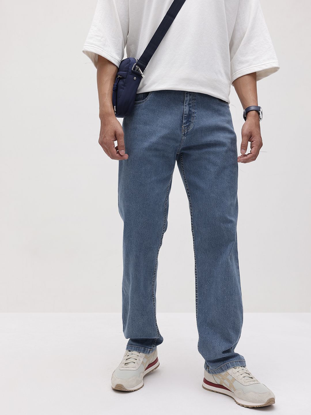 The Roadster Life Co.  Men Straight Fit Mid-Rise Jeans