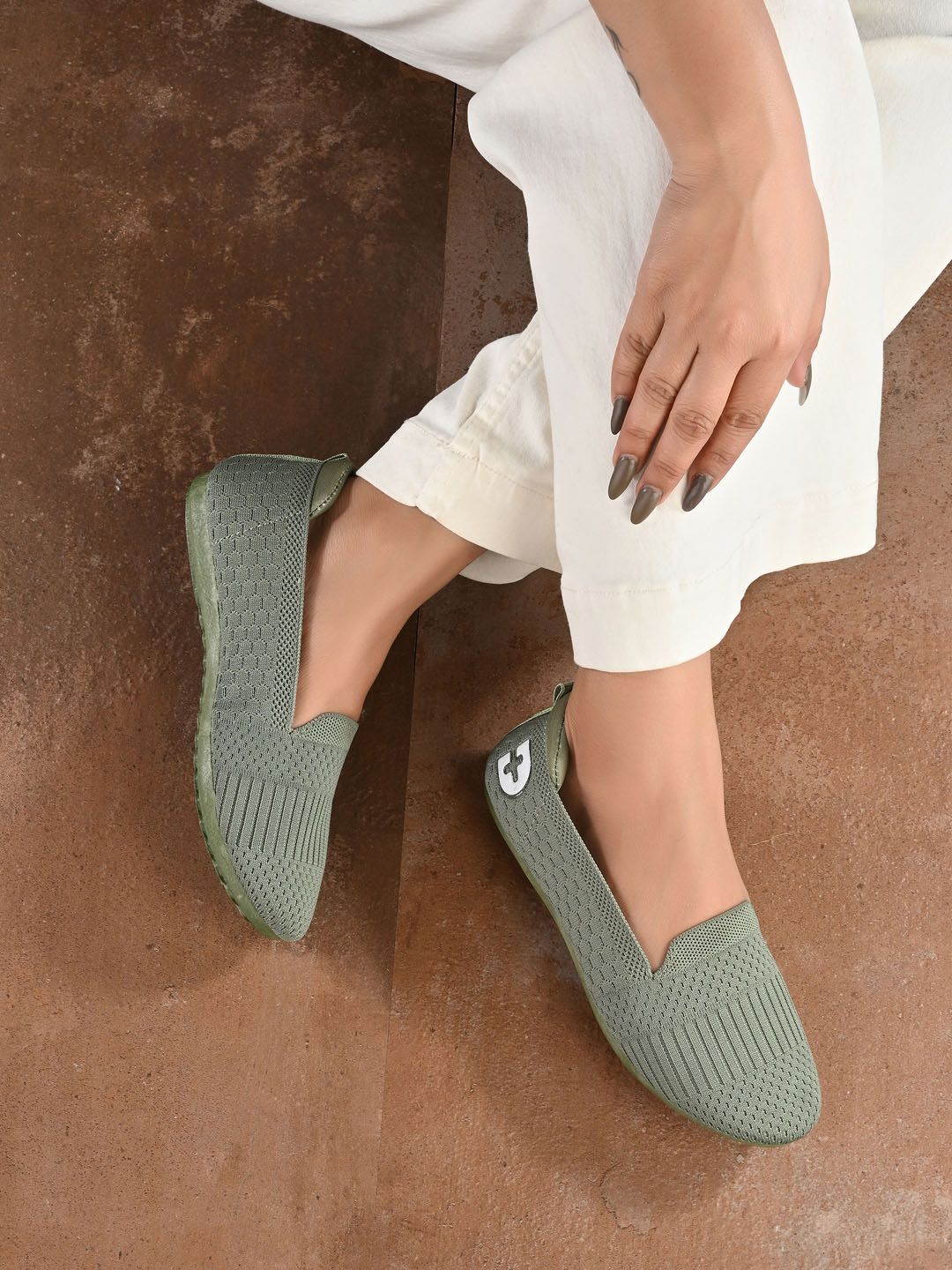 DOCTOR HEALTH SUPER SOFT Women Textured High-Top Slip-On Sneakers