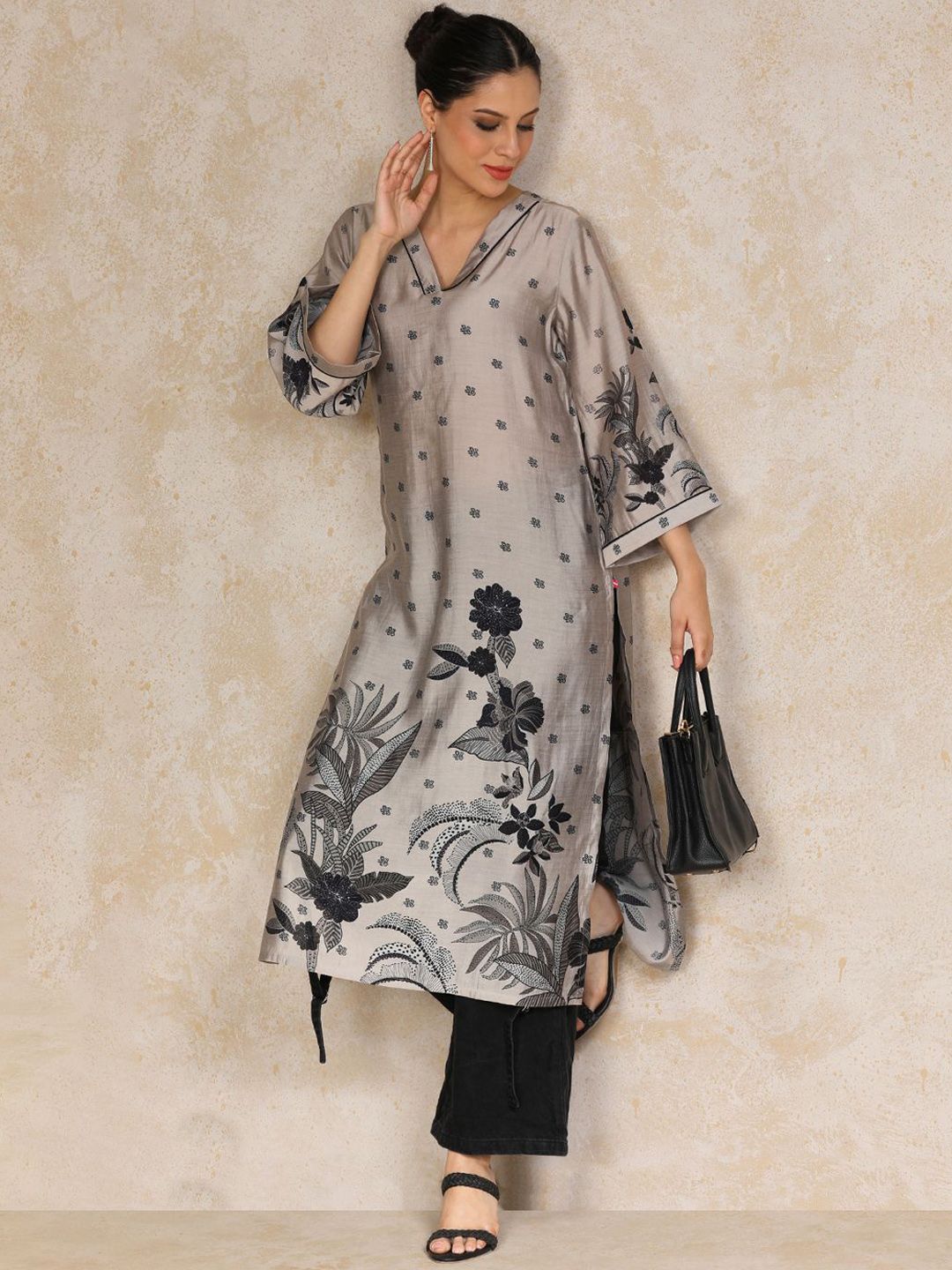 Varanga Varanga Floral Printed Flared Sleeves Straight Chanderi Cotton Kurta