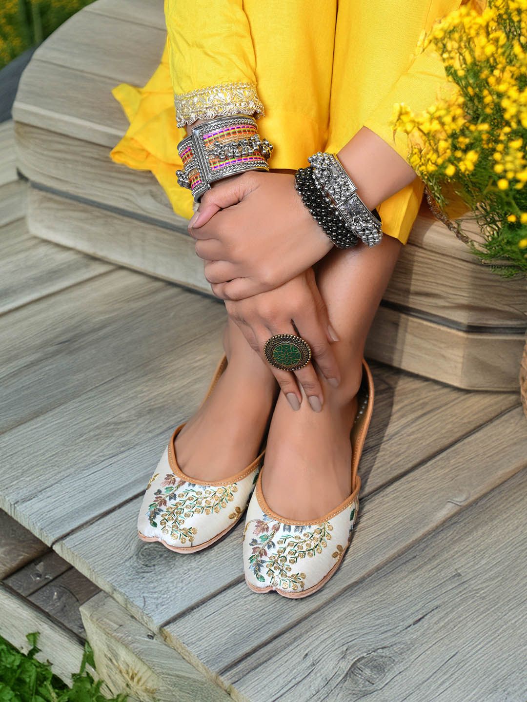 GLAM STORY Women Embellished Ethnic Mojaris with Bows Flats