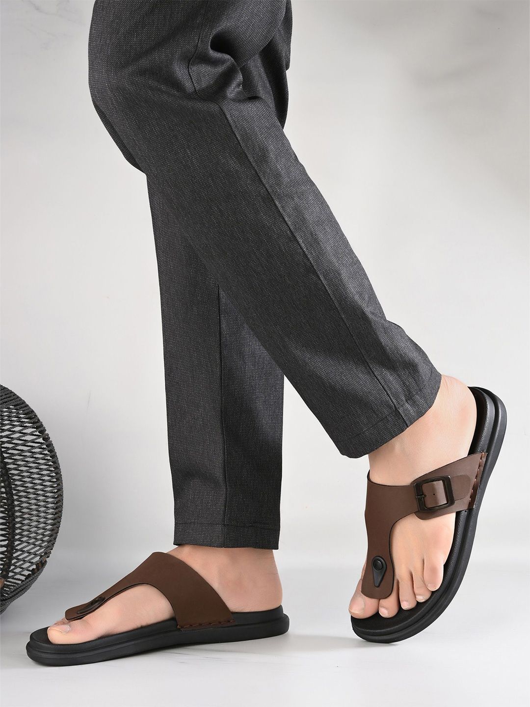knoos Men Thong Flip-Flops