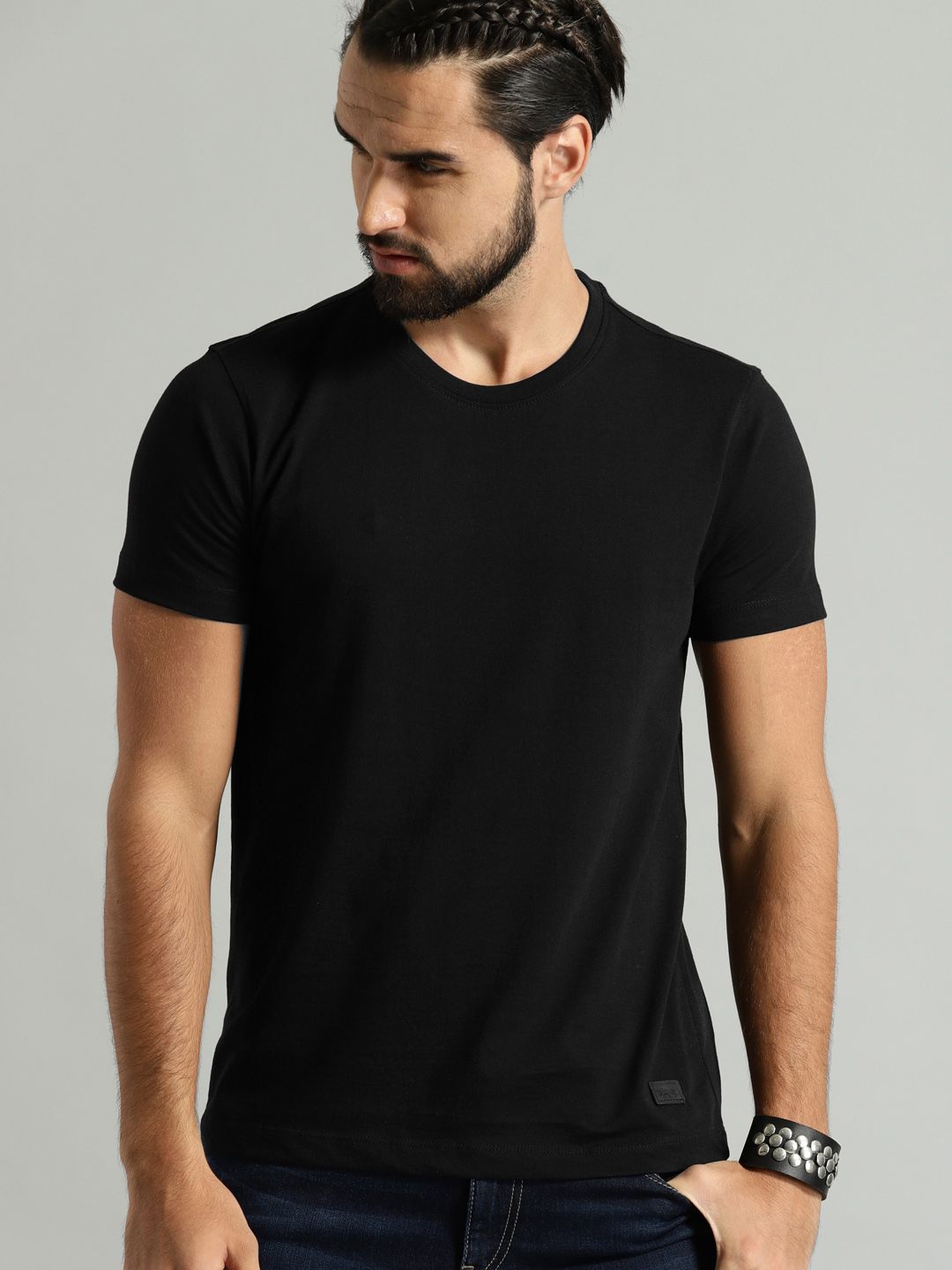 Roadster Men Black Solid Round Neck T-shirt