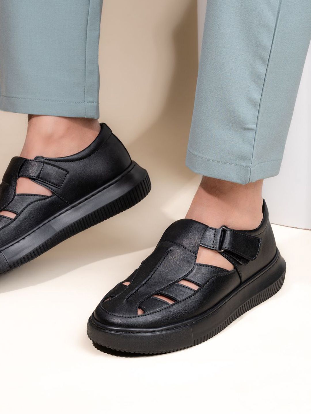 The Roadster Lifestyle Co Men Casual Sandal