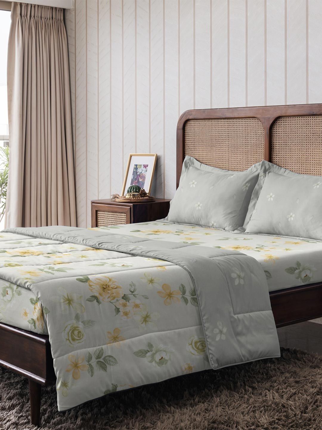 The Happy Pod Off White & Green Floral Microfiber AC Room 150 GSM Double Bed Comforter