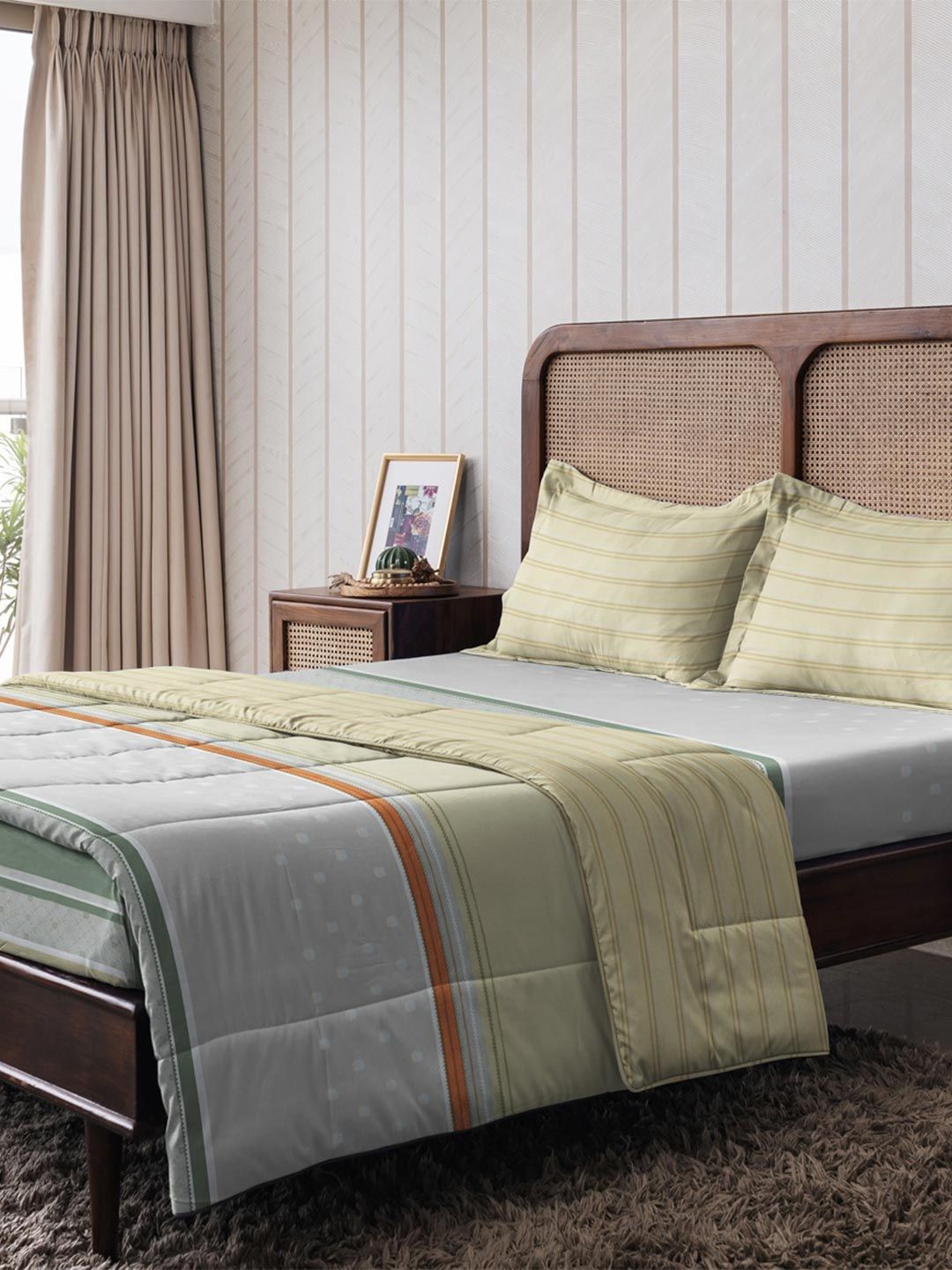 The Happy Pod Green & Yellow Geometric Microfiber AC Room 150 GSM Double Bed Comforter