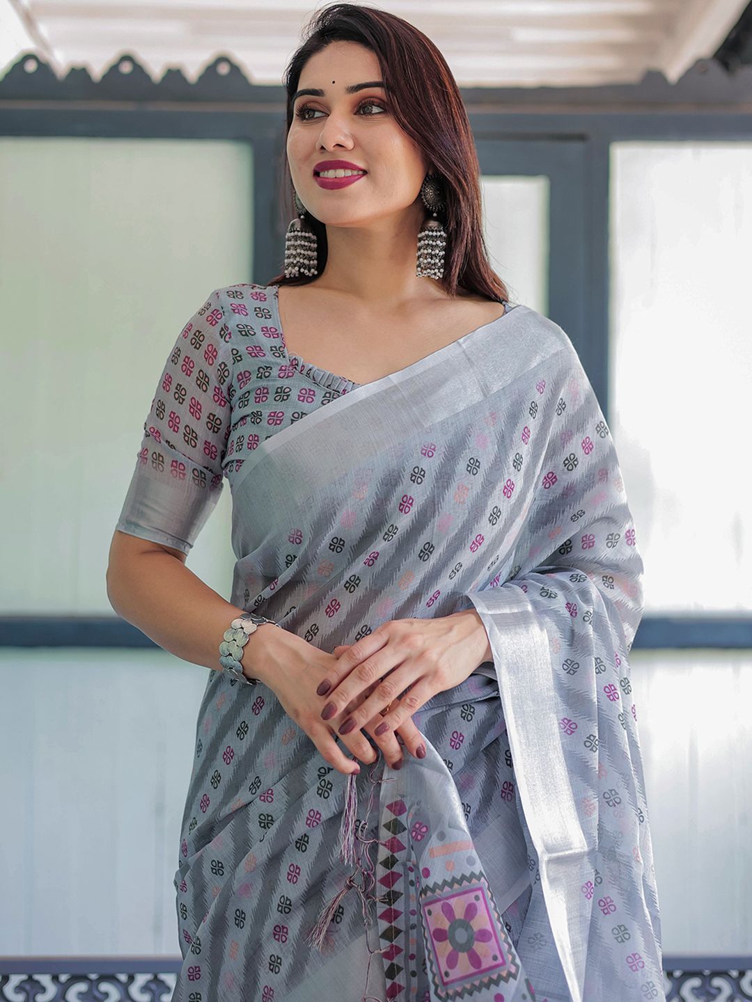 Mitera Women Printed Woven Design Saree With Unstiched Blouse Piece